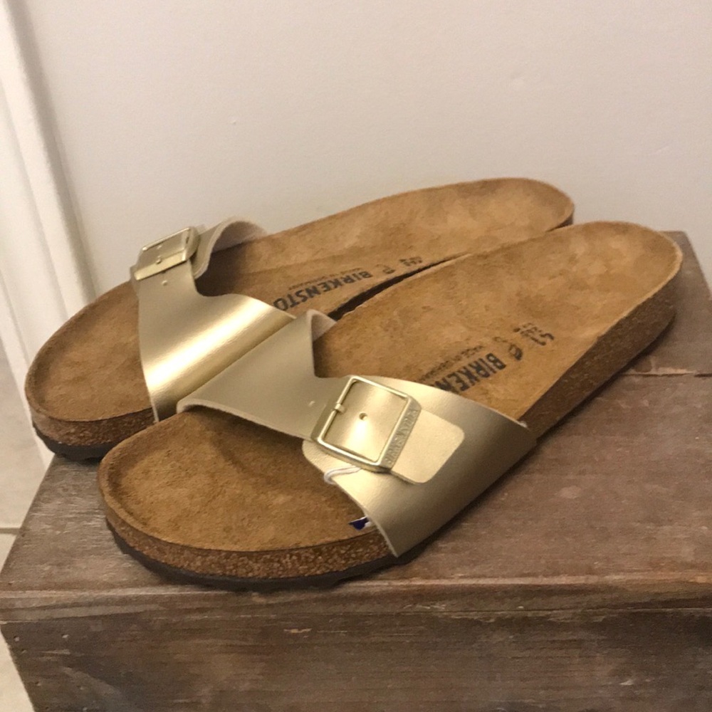 Birkenstock Women's Gold Sandals Size 41 (BRAND NEW)